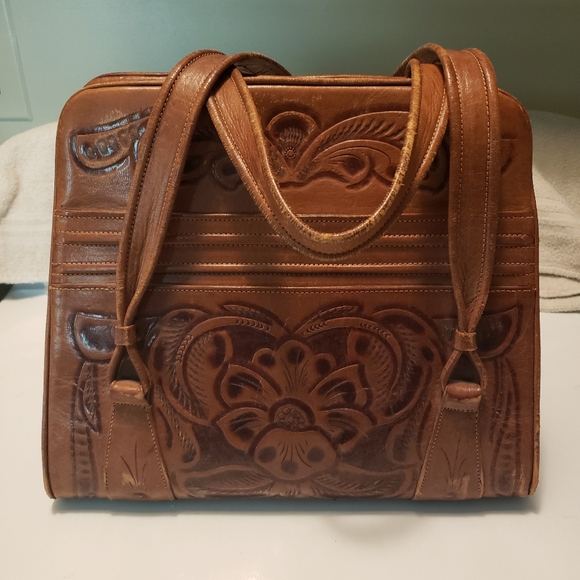 Vintage Handbags - Vintage Tooled Leather Floral Purse